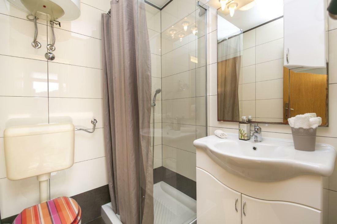 Apartments With Wifi Rabac, Labin - 17261 외부 사진